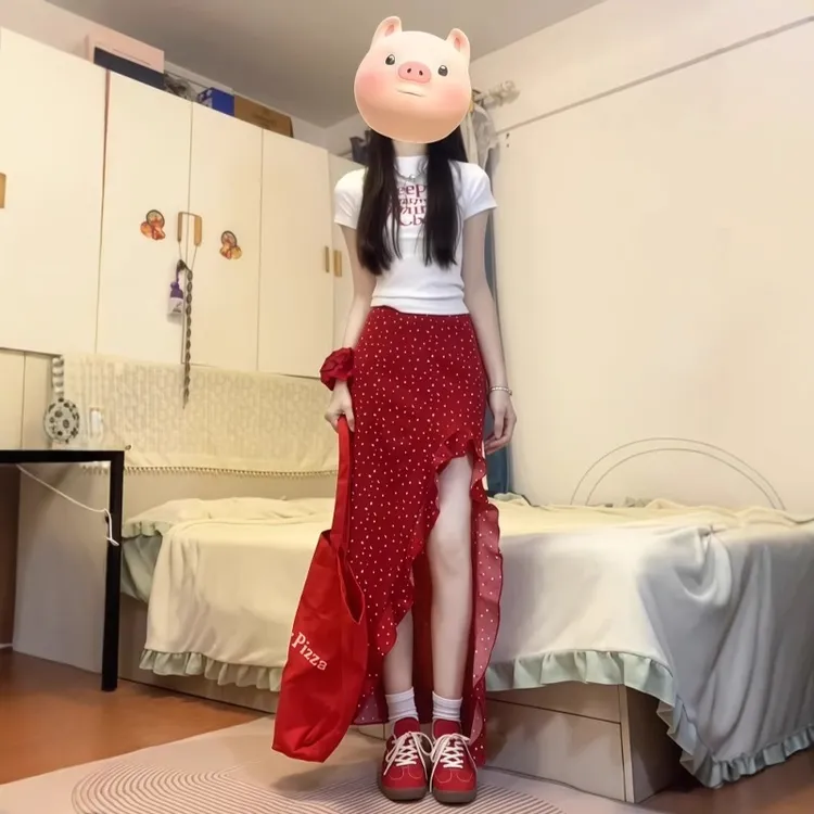 红色圆领短袖T恤女2025夏季新款设计感修身显瘦不规则半身裙套装