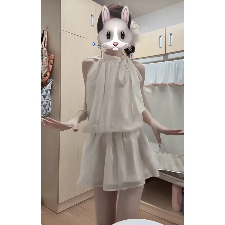 时尚穿搭女2025夏季新款法式气质挂脖绑带收腰显瘦无袖连衣裙女潮