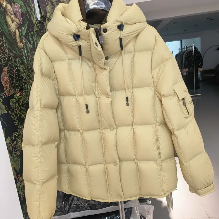 保暖短款女连帽时尚保暖羽绒服