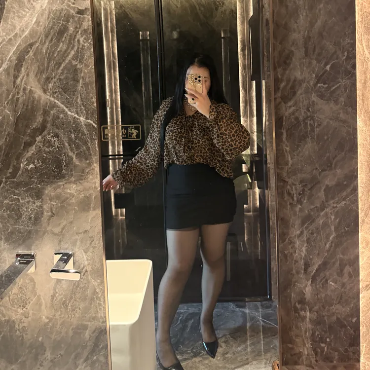 大码女装秋季新款法式复古豹纹系带衬衫V领宽松显瘦百搭上衣 