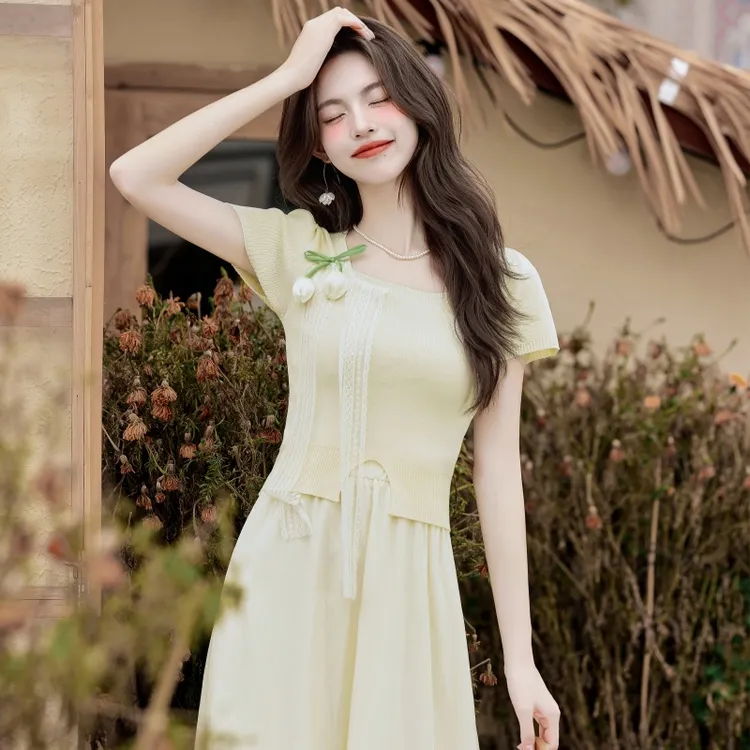 8889 夏季新款法式甜美针织短袖上衣搭松紧腰蕾丝拼接半裙两件套