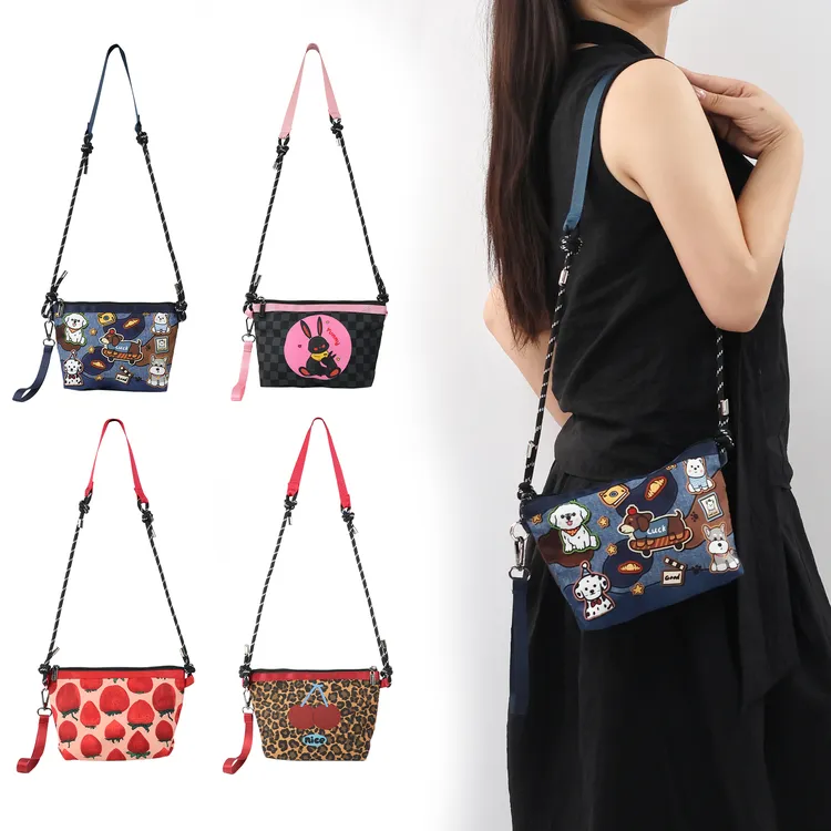 【越多多专属】BeeGreen单肩斜挎印花防水大容量百搭女士复古手拿包手机包