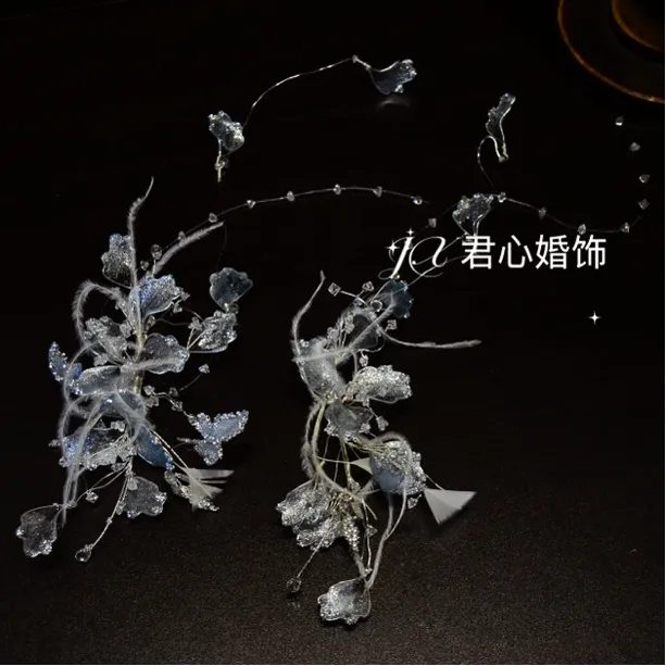 君心家 Y293幻白淡蓝色银霜花瓣羽毛边夹一对新娘轻纱礼服头饰