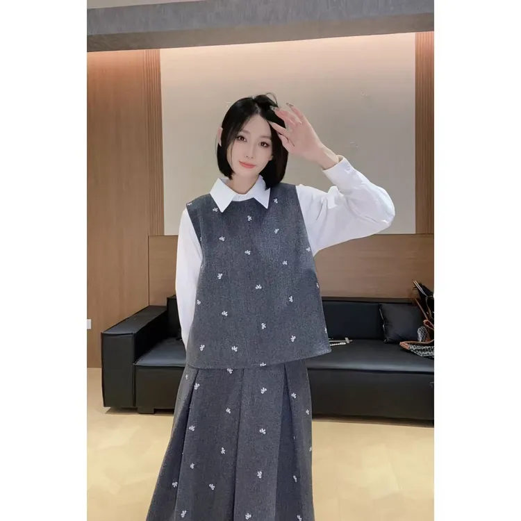 周老板/2025秋冬新款韩系氛围感蝴蝶结背心上衣半身裙套装