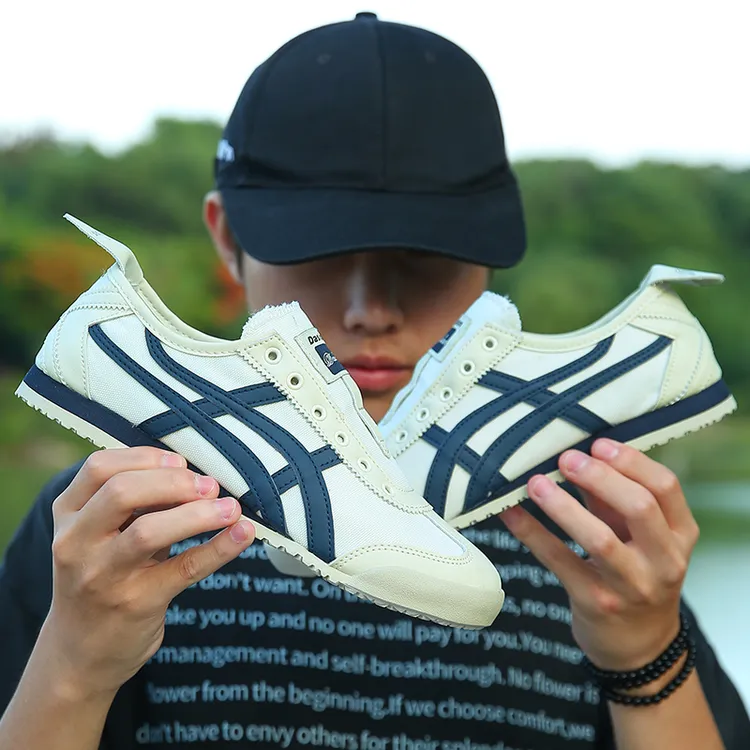 买一赠一25年夏季透气软底慢跑鞋时尚休闲鞋牛津布阿甘鞋情侣鞋潮