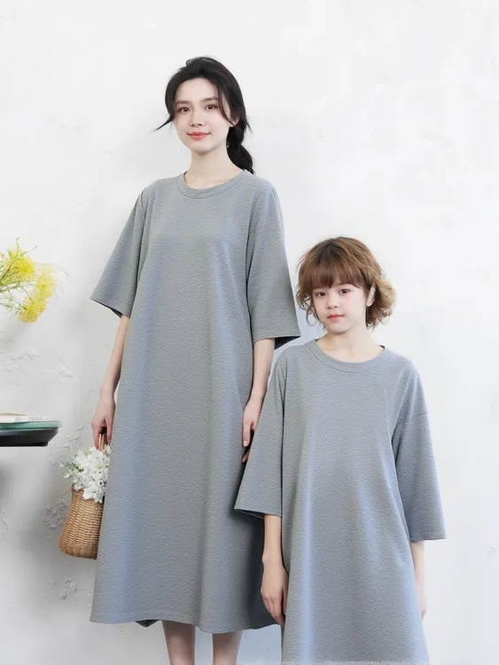 慵懒风纯棉夏季母女亲子装纯色圆领连衣睡裙时尚宽松舒适中长款