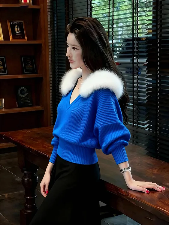 韩系秋冬装毛领毛衣女爆款2025新款轻熟风V领针织衫克莱因蓝上衣
