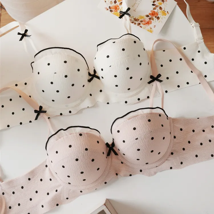 性感内衣聚拢小胸显大日系甜美风无钢圈收副乳防下垂上托薄文胸罩