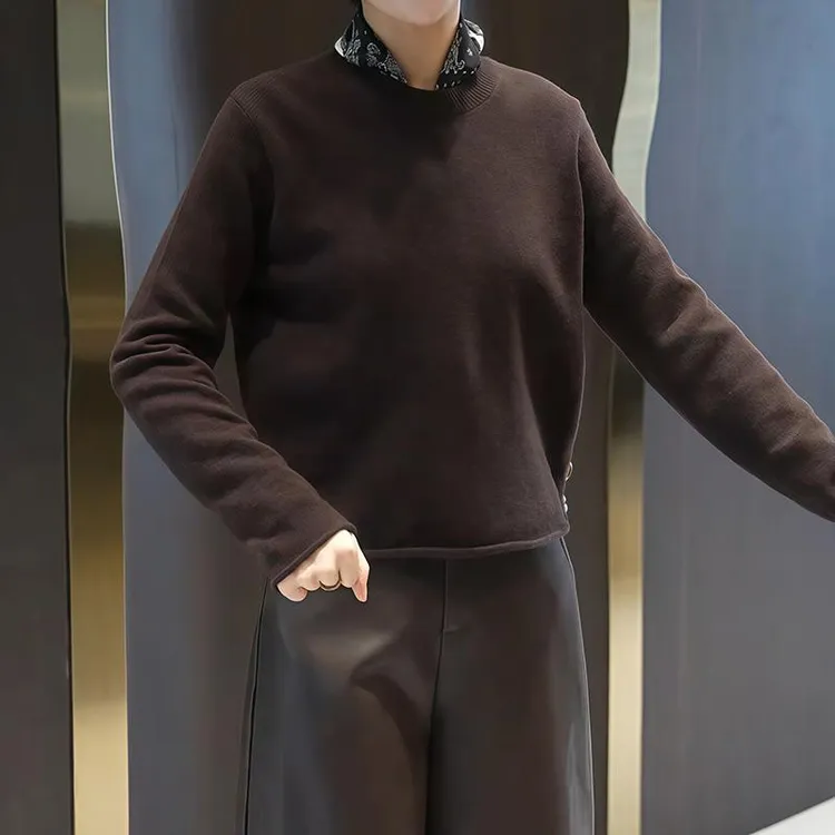 时尚洋气下摆纽扣设计感圆领毛衣女装2025秋冬新款厚实保暖针织衫