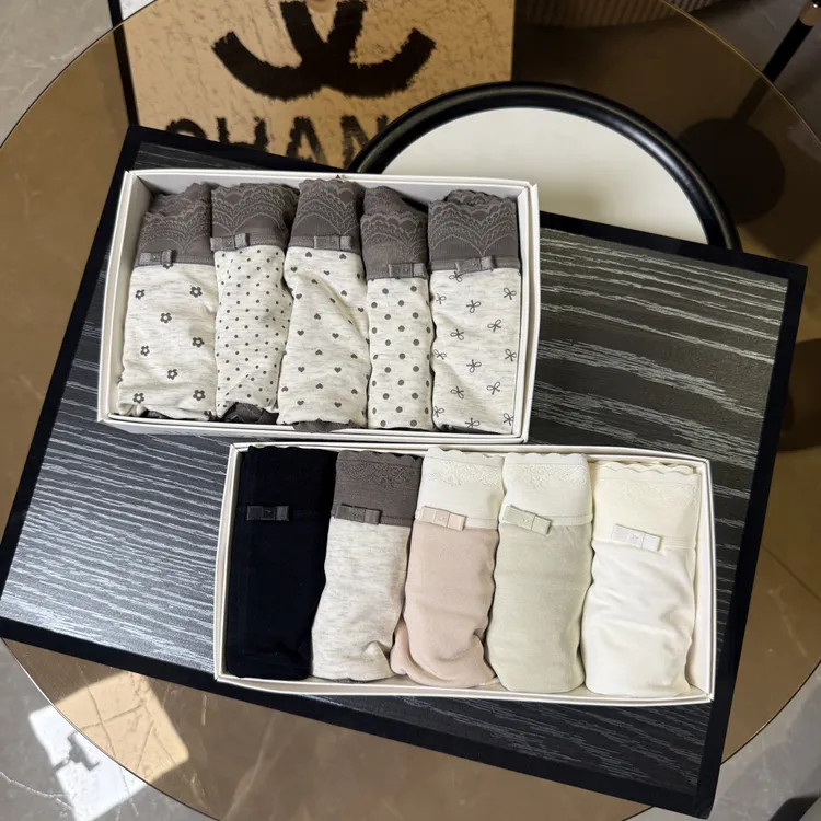 【5条装】紫色奶昔时尚波点中腰简约包臀内裤