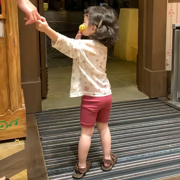 小思家女童2025夏季韩版洋气印花圆领长袖上衣薄款骑行短裤套装