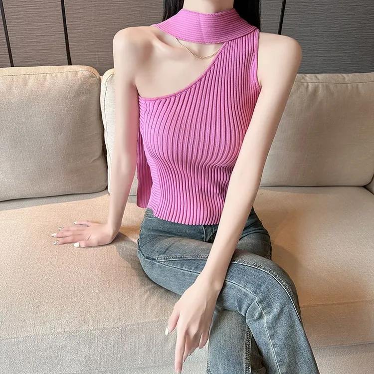 轻泰风辣妹斜肩针织吊带背心修身收腰短款洋气打底外搭不规则气质