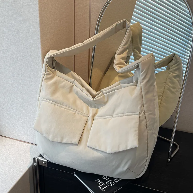 大容量包包女2025新款潮休闲宽带斜挎包高级感百搭学生通勤托特包