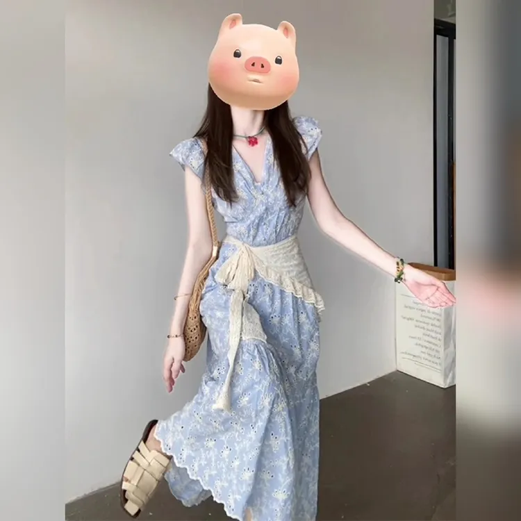 法式重工碎花刺绣v领飞飞袖连衣裙女夏季高级感独特漂亮掐腰长裙
