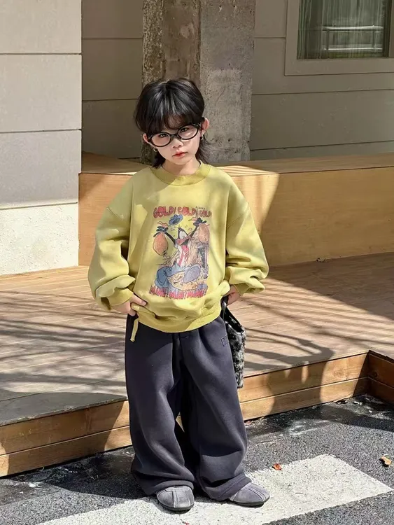 25新款童趣复古黄调卡通印花宽松潮范儿童卫衣