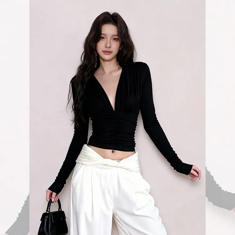 别致独特漂亮内搭深v小衫洋气百搭打底长袖t恤女装秋冬季黑色上衣