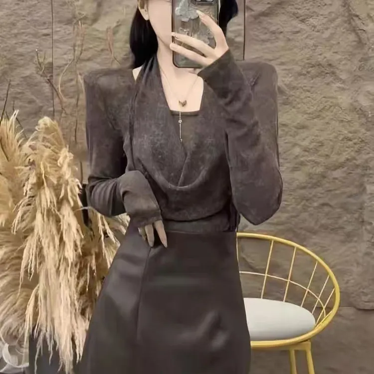 纯欲风荡领挂脖长袖上衣女2025初秋新款修身显瘦打底衫内搭上衣
