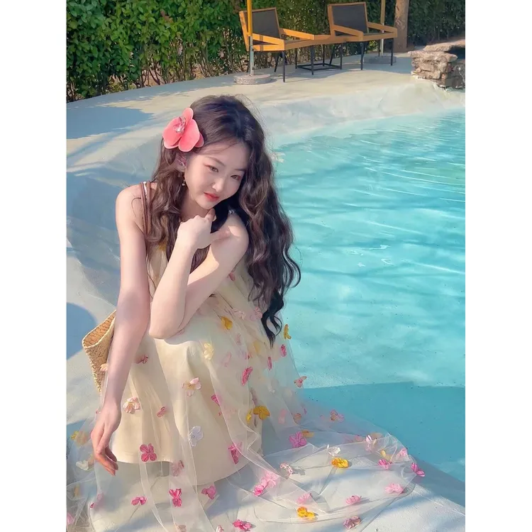 老钱风松弛感女装贵气K韩系法式立体花朵网纱吊带裙女2025夏季气