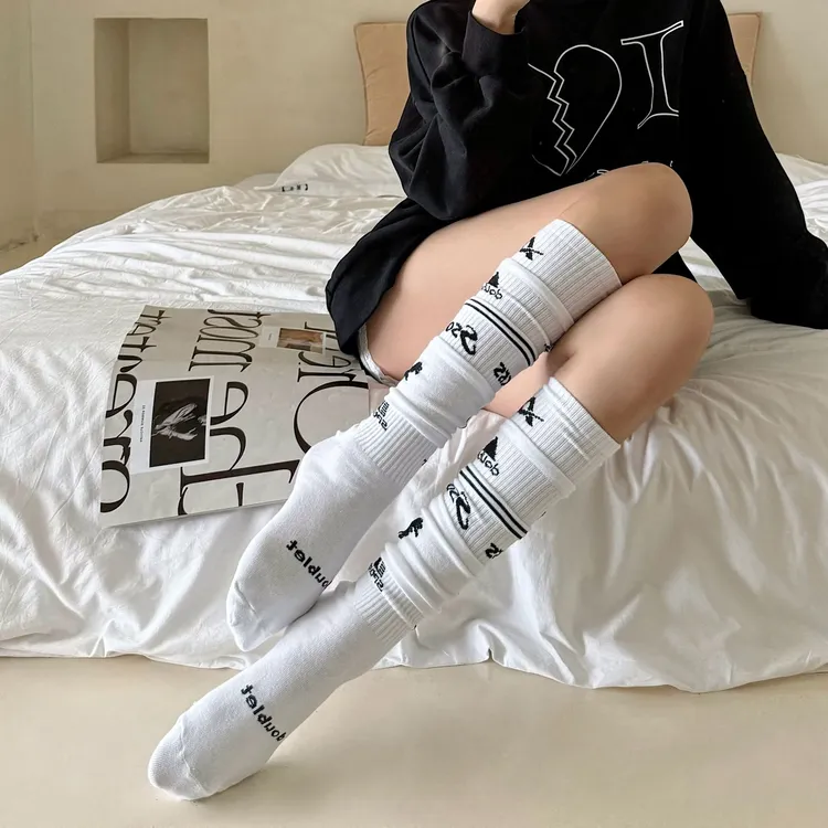 Dou多层拼接字母小腿袜运动风甜酷辣妹足球袜长筒堆堆袜爆款潮袜