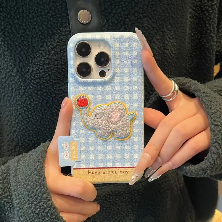 GGBond格纹刺绣小象标签适用苹果16皮纹手机壳小米17vivo华为oppo