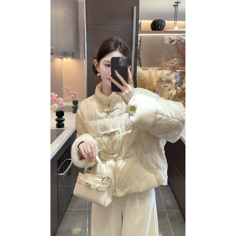【周粥】【冬露】2025冬季新款刺绣盘扣加绒加厚羽绒服预JJQ5YRF5787