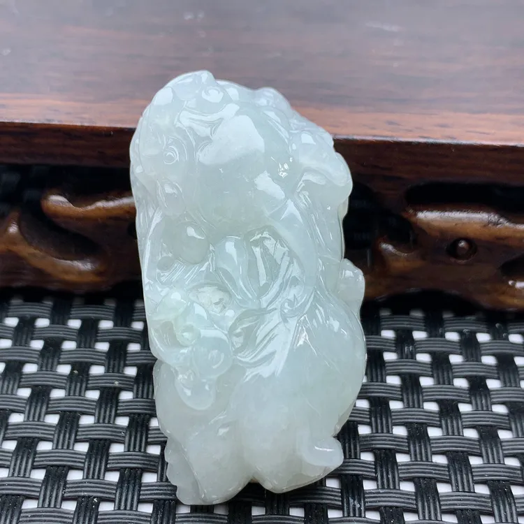 天然缅甸翡翠A货寓意招财进宝冰润白透公貔貅吊坠挂坠挂件