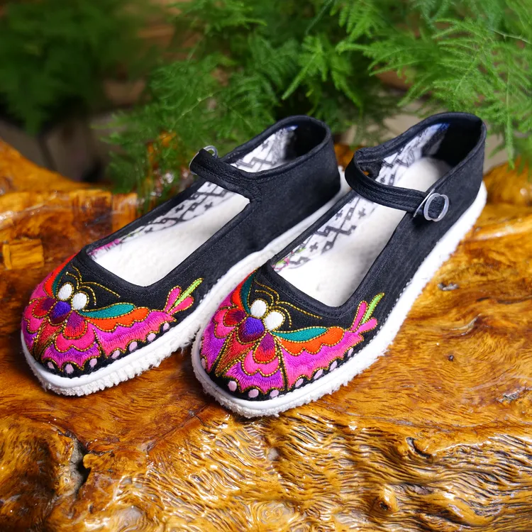 手工绣花民族风女士布鞋透气千层底