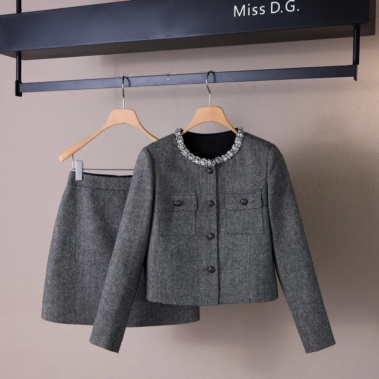 MissD.G.法式高级感小香风套装2025秋新款手工镶钻短外套女X-J290