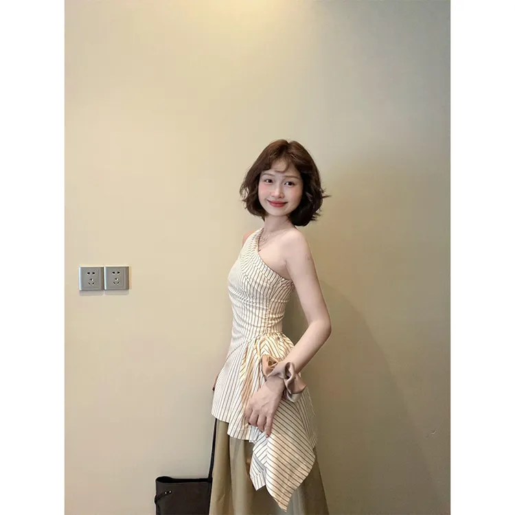 2025新款女士春夏季不规则设计感条纹无袖露肩背心上衣高腰半身裙