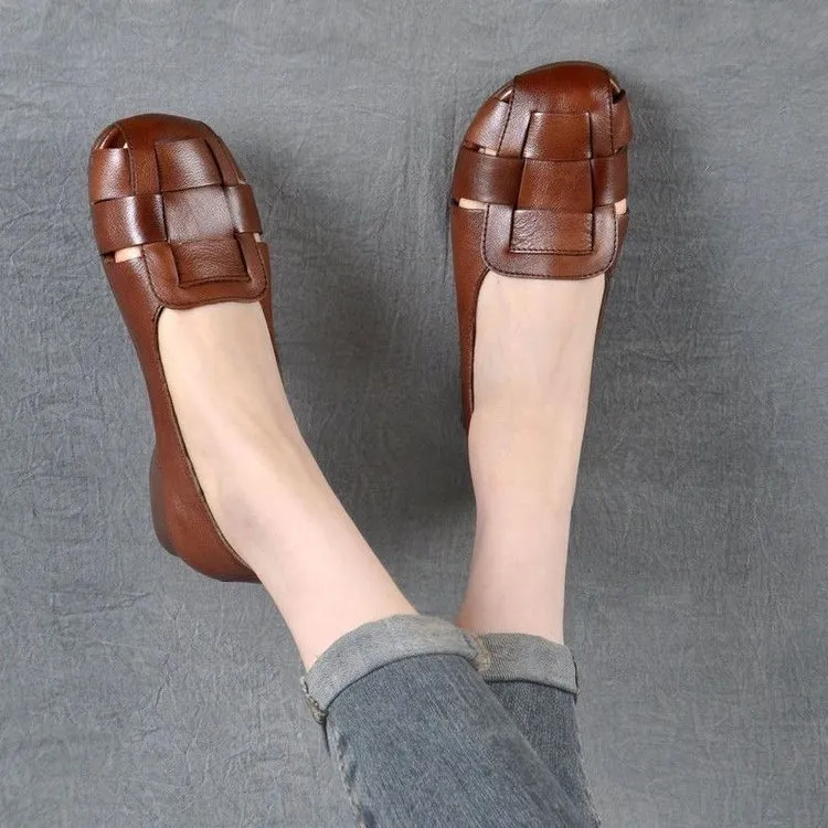 软底女士洞洞皮鞋女2025夏季新款舒适透气复古单鞋中老年妈妈凉鞋