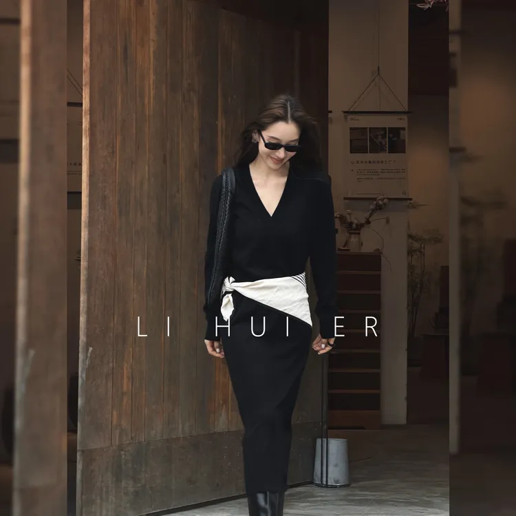 LiHuiEr李慧儿【与诗】冬季百搭气质显瘦暗夜黑连衣裙LL025410