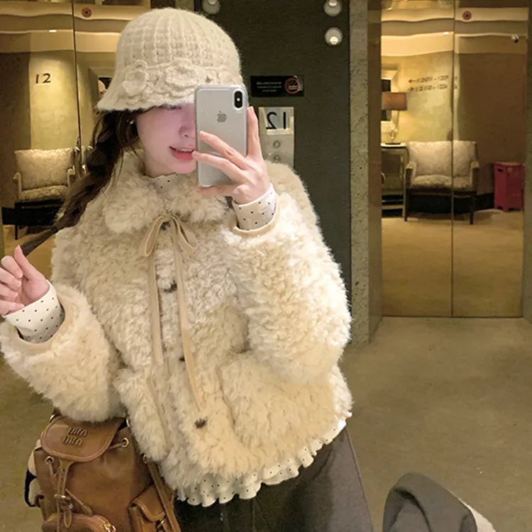 新款羊羔毛皮毛一体绑带短外套女秋冬巨好看环保皮草羊羔绒棉衣服