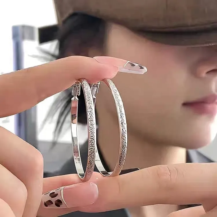 非金属皮质耳饰 满天星银色圈圈耳环圆脸显瘦的银针耳钉大耳饰