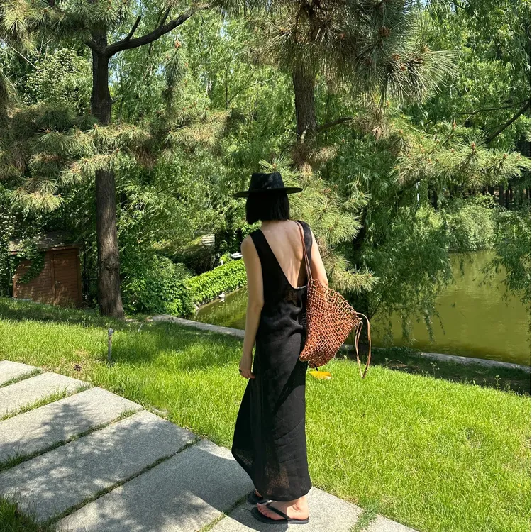 法式时尚性感黑色连衣裙女装夏季2025新款显瘦气质小众露背长裙子
