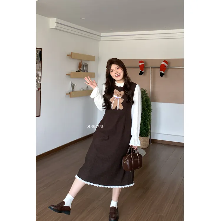 青屿衫-微胖大码冬季美拉德复古减龄小熊刺绣假两件毛呢连衣裙子