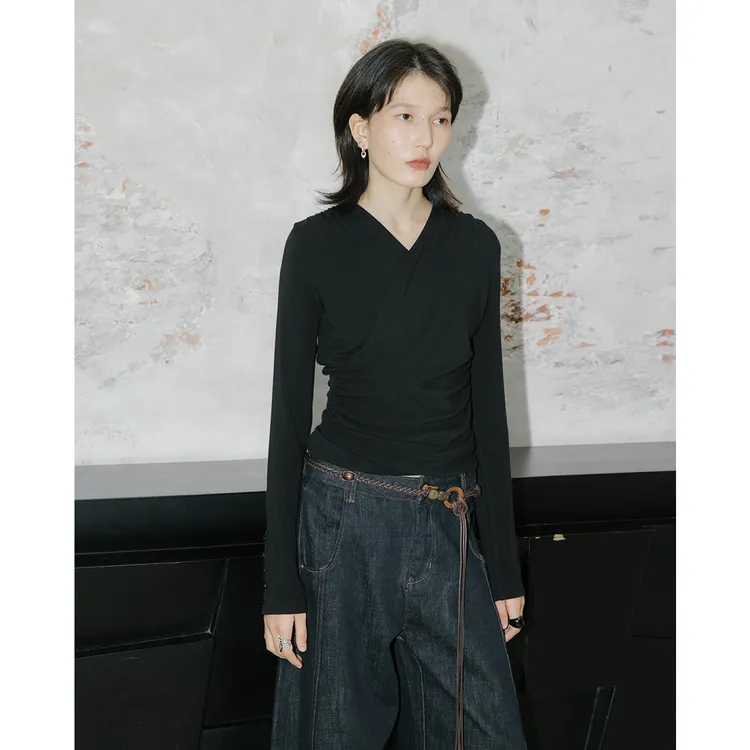 宽泛交叉V领收腰针织上衣 不对称收褶显瘦简约百搭长袖T恤打底衫