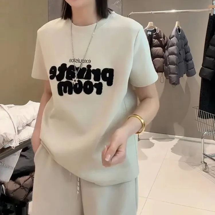 【特惠-现货】显瘦加厚T恤打底衫女秋冬新款字母毛巾绣圆领短袖上衣