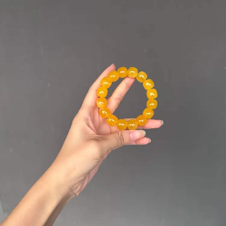 蜜蜡焦皮料鸡油红芬达色老型珠手串13mm