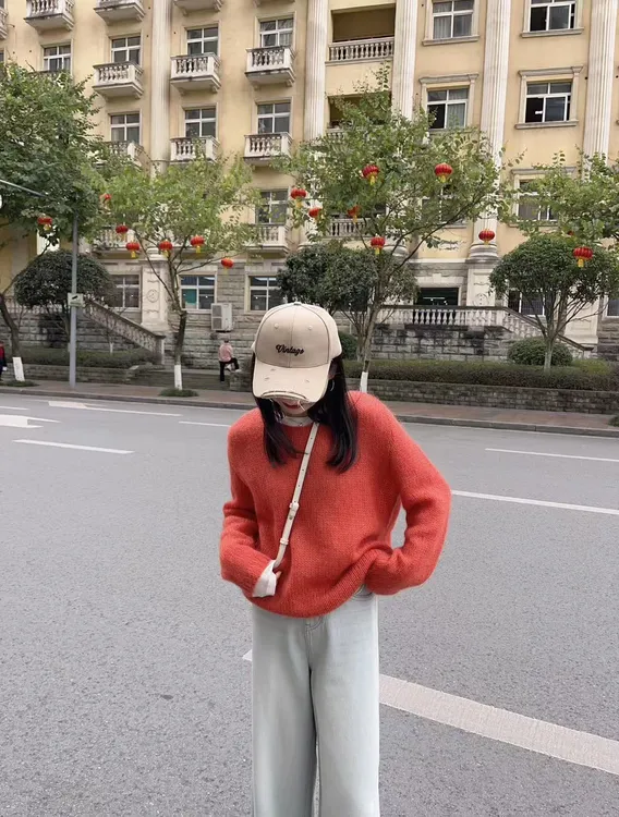 2025秋季新款韩系温柔风毛衣女宽松慵懒风橘色针织上衣百搭牛仔裤