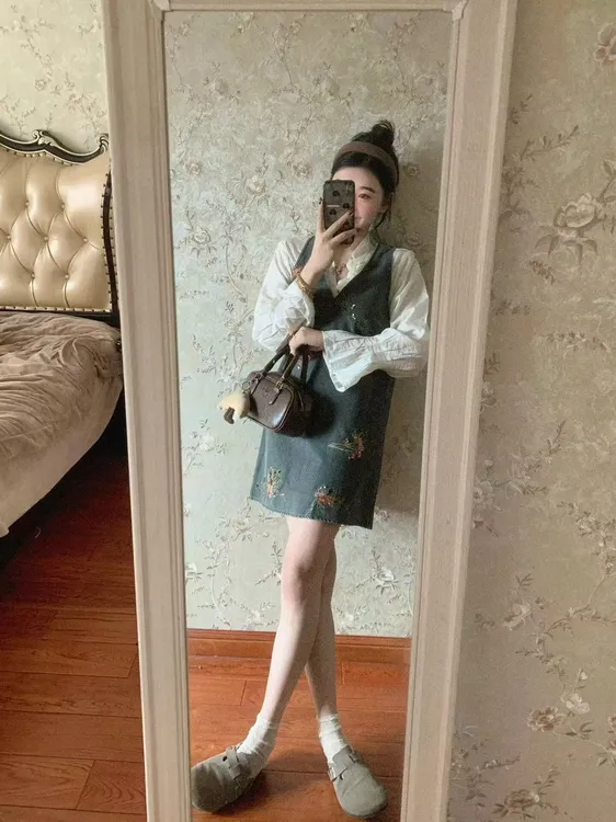 亮片牛仔连衣裙女2025春季新款复古宽松叠穿设计感V领衬衫两件套