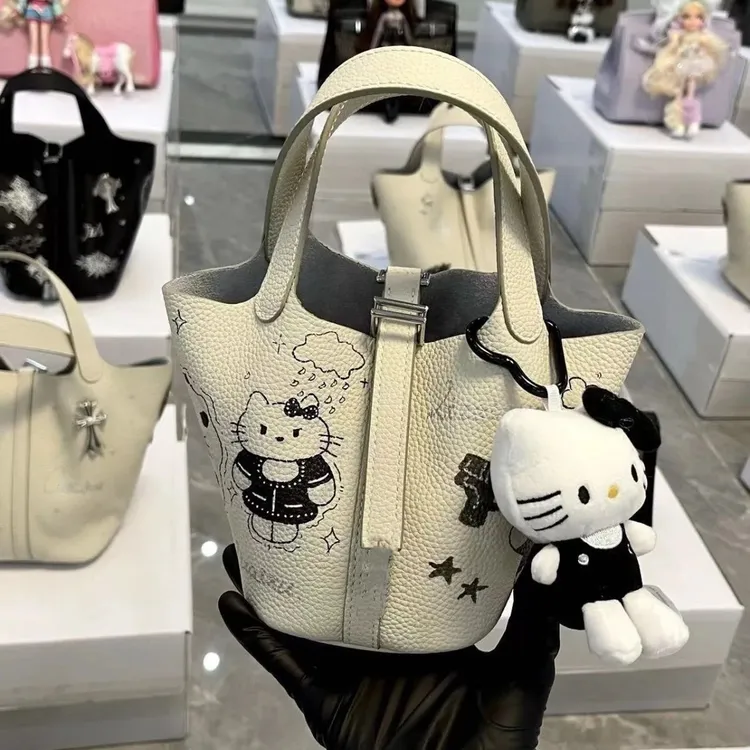 HelloKitty涂鸦菜篮子包包水桶手提包2024新款休闲单肩斜挎包