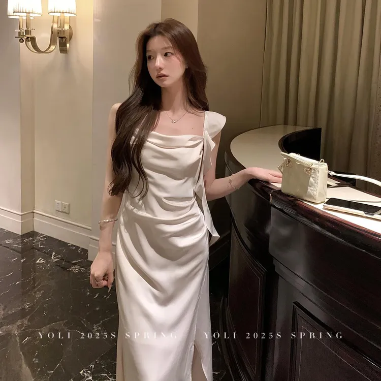 YOLI张宥利“宴会主角”设计感小众缎面连衣裙女夏收腰显瘦吊带裙