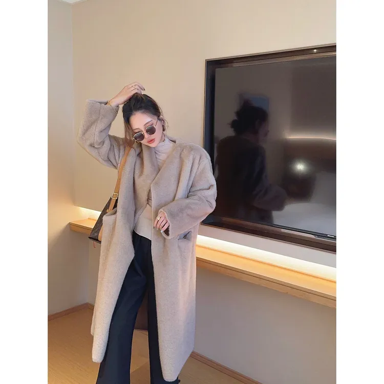 智英欧尼 卡其色大衣【保暖中长皮毛一体外套网红时尚炸街新款女】