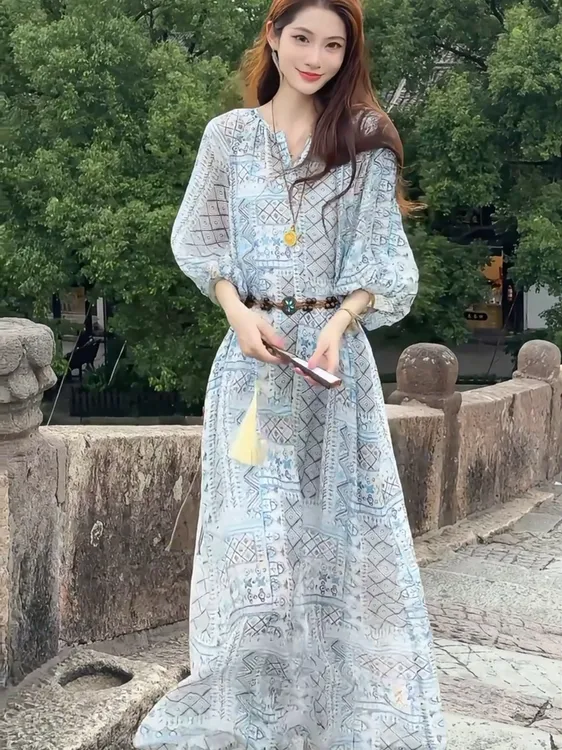 2025年新款今年流行爆款巨好看简单大方的气质高级感连衣裙女夏天
