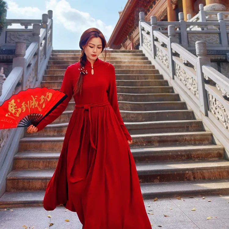 【董艺旅行穿搭】红梅·新中式连衣裙送红梅胸针厚款针织长袖连衣裙