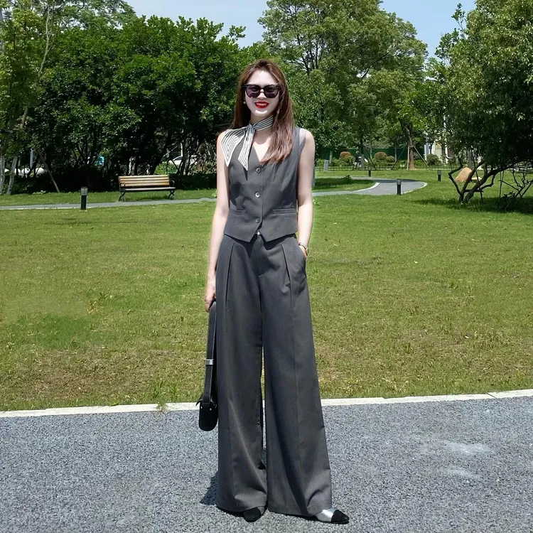 2025夏季新款法式别致灰色v领无袖坎肩马甲高腰阔腿裤两件套装
