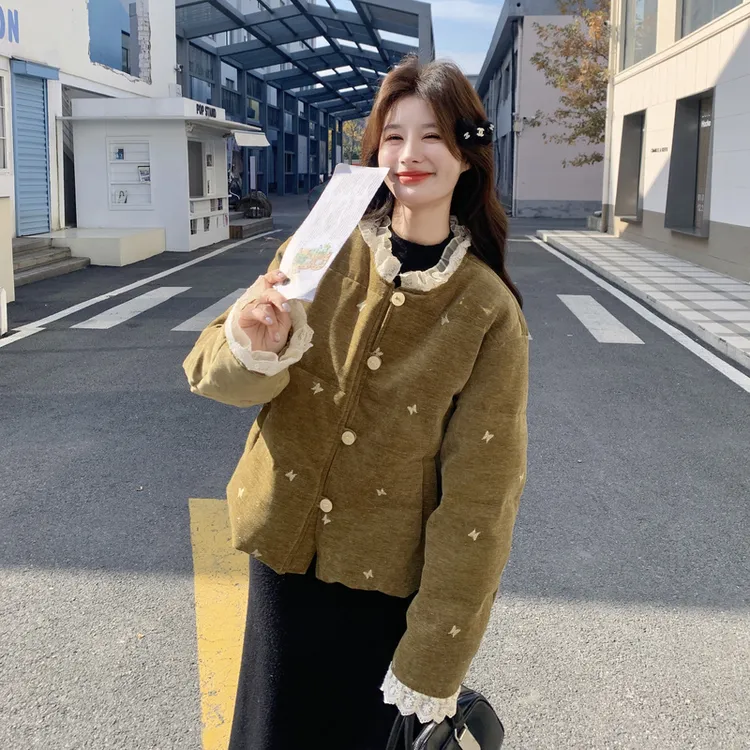 蕾丝拼接灯芯绒羽绒服女2025冬季新款时尚短款碎花印花木耳边外套