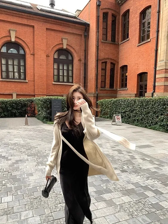 【佳人有约】清冷气质高级感V领缎面长款吊带连衣裙+针织开衫