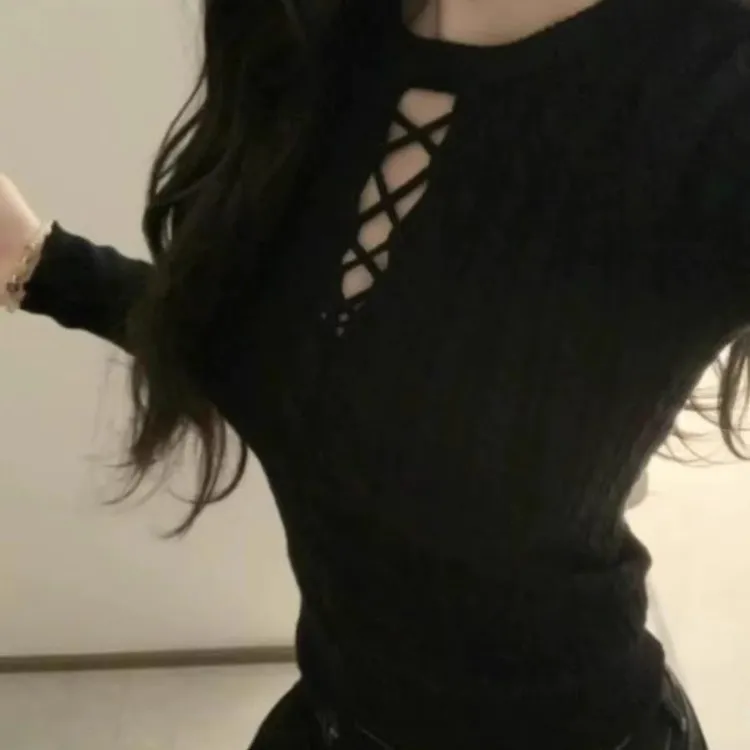 辣妹覆古设计感收腰显瘦打底衫毛衣女修身内搭针织麻花别致上衣冬