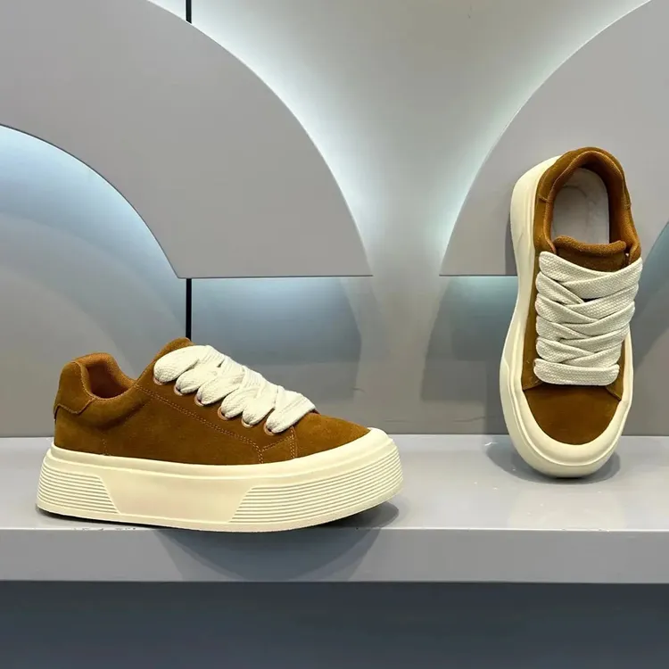 大码男鞋44百搭45厚底增高板鞋秋冬新款46小众翻毛皮透气鞋子男